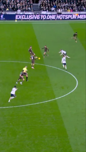 Picking up those pockets of space 😮💨
Xavi Simons in focus 🎞️