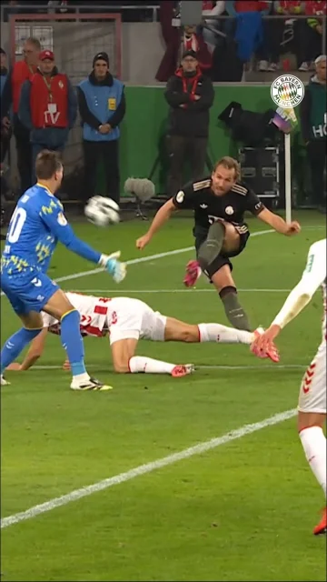 This is where top strikers make the difference 🕶️⚽