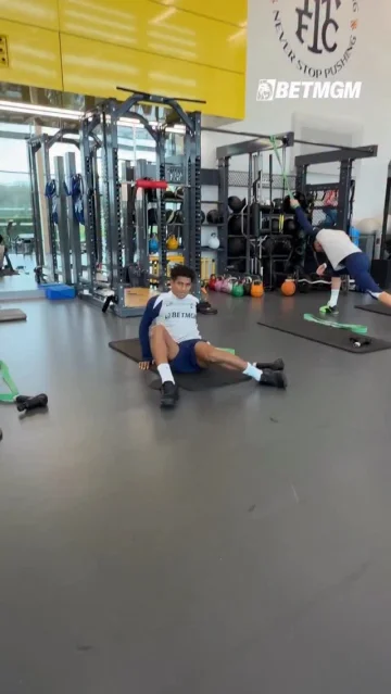 Out to train with Souza 🇧🇷
💪 @betmgmuk