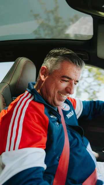 A road trip to remember 🏆🚗
Roy, the fans and @Audi headed to Berlin - with the new Audi RS 5 turning heads along the way.
What a season. Congrats on the double! 🏆 #AudixFCB
𝖠𝗎𝖽𝗂 𝖱𝖲 5 𝖠𝗏𝖺𝗇𝗍: 𝖥𝗎𝖾𝗅 𝖼𝗈𝗇𝗌𝗎𝗆𝗉𝗍𝗂𝗈𝗇 (𝗐𝖾𝗂𝗀𝗁𝗍𝖾𝖽 𝖼𝗈𝗆𝖻𝗂𝗇𝖾𝖽): 4.4–3.9 𝗅/100 𝗄𝗆; 𝖾𝗅𝖾𝖼𝗍𝗋𝗂𝖼 𝗉𝗈𝗐𝖾𝗋 𝖼𝗈𝗇𝗌𝗎𝗆𝗉𝗍𝗂𝗈𝗇 (𝗐𝖾𝗂𝗀𝗁𝗍𝖾𝖽 𝖼𝗈𝗆𝖻𝗂𝗇𝖾𝖽): 18.6–17.8 𝗄𝖶𝗁/100 𝗄𝗆; 𝖢𝖮2 𝖾𝗆𝗂𝗌𝗌𝗂𝗈𝗇𝗌 (𝗐𝖾𝗂𝗀𝗁𝗍𝖾𝖽 𝖼𝗈𝗆𝖻𝗂𝗇𝖾𝖽): 100–88 𝗀/𝗄𝗆; 𝖢𝖮2 𝖼𝗅𝖺𝗌𝗌𝖾𝗌 (𝗐𝖾𝗂𝗀𝗁𝗍𝖾𝖽 𝖼𝗈𝗆𝖻𝗂𝗇𝖾𝖽): 𝖢–𝖡; 𝖿𝗎𝖾𝗅 𝖼𝗈𝗇𝗌𝗎𝗆𝗉𝗍𝗂𝗈𝗇 𝗐𝗂𝗍𝗁 𝖺 𝖽𝗂𝗌𝖼𝗁𝖺𝗋𝗀𝖾𝖽 𝖻𝖺𝗍𝗍𝖾𝗋𝗒 (𝖼𝗈𝗆𝖻𝗂𝗇𝖾𝖽): 10.1–9.6 𝗅/100 𝗄𝗆; 𝖢𝖮2 𝖼𝗅𝖺𝗌𝗌 𝗐𝗂𝗍𝗁 𝖺 𝖽𝗂𝗌𝖼𝗁𝖺𝗋𝗀𝖾𝖽 𝖻𝖺𝗍𝗍𝖾𝗋𝗒: 𝖦 𝖠𝗎𝖽𝗂 𝖱𝖲 𝖾-𝗍𝗋𝗈𝗇 𝖦𝖳 𝗉𝖾𝗋𝖿𝗈𝗋𝗆𝖺𝗇𝖼𝖾: 𝖢𝗈𝗆𝖻𝗂𝗇𝖾𝖽 𝖾𝗅𝖾𝖼𝗍𝗋𝗂𝖼 𝗉𝗈𝗐𝖾𝗋 𝖼𝗈𝗇𝗌𝗎𝗆𝗉𝗍𝗂𝗈𝗇 𝗂𝗇 𝗄𝖶𝗁/100 𝗄𝗆: 20.8-18.7; 𝖼𝗈𝗆𝖻𝗂𝗇𝖾𝖽 𝖢𝖮₂ 𝖾𝗆𝗂𝗌𝗌𝗂𝗈𝗇𝗌 𝗂𝗇 𝗀/𝗄𝗆: 0. 𝖢𝖮₂ 𝖼𝗅𝖺𝗌𝗌: 𝖠. 𝖳𝗁𝖾 𝖽𝖾𝖼𝖺𝗅 𝗈𝖿 𝗍𝗁𝖾 𝗏𝖾𝗁𝗂𝖼𝗅𝖾 𝗂𝗅𝗅𝗎𝗌𝗍𝗋𝖺𝗍𝖾𝖽 𝗂𝗌 𝖼𝗎𝗋𝗋𝖾𝗇𝗍𝗅𝗒 𝗇𝗈𝗍 𝖺𝗏𝖺𝗂𝗅𝖺𝖻𝗅𝖾 𝖾𝗂𝗍𝗁𝖾𝗋 𝖺𝗌 𝗌𝗍𝖺𝗇𝖽𝖺𝗋𝖽 𝗈𝗋 𝗈𝗉𝗍𝗂𝗈𝗇𝖺𝗅 𝖾𝗊𝗎𝗂𝗉𝗆𝖾𝗇𝗍.
