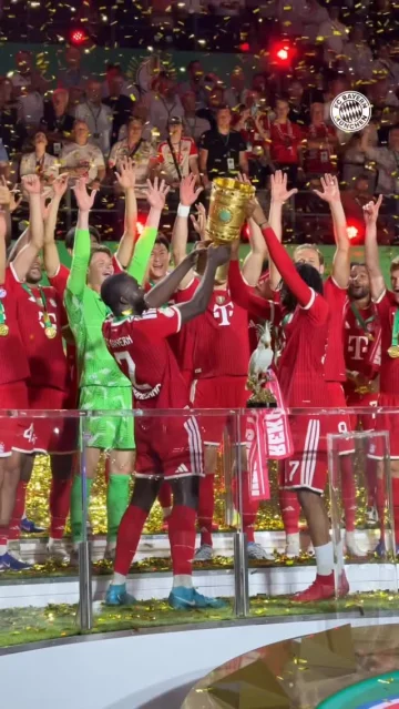 𝐅𝐫𝐞𝐧𝐜𝐡 𝐜𝐨𝐧𝐧𝐞𝐜𝐭𝐢𝐨𝐧 🇫🇷
Nos deux Français fêtent leur première victoire en Coupe d’Allemagne 🏆 @m.olise @upamecano @fff