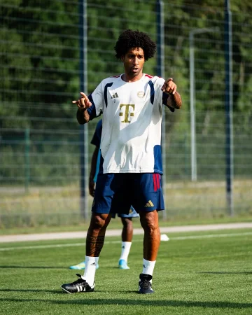 First day at the office! 🤝
@dantebahia led his first training session today as coach of the #FCBAmateure. 👏