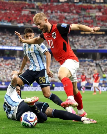 ⏸️ Argentina take a narrow lead into the break in a fiercely contested game.
For 𝗞𝗼𝗻𝗻𝗶 and Austria, everything is still to play for here. 👊🇦🇹