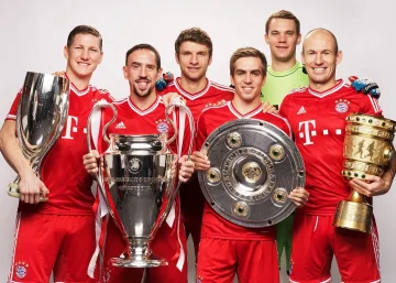 𝗝𝘂𝗻𝗲 𝟭𝘀𝘁, 𝟮𝟬𝟭𝟯: 𝗧𝗥𝗘𝗕𝗟𝗘 𝗪𝗜𝗡𝗡𝗘𝗥𝗦 🏆🏆🏆
In August, the Supercup followed! 🏆