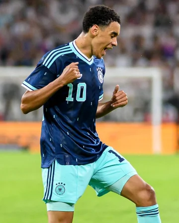𝑾𝒐𝒓𝒍𝒅 𝑪𝒖𝒑 𝒑𝒓𝒆𝒑𝒂𝒓𝒂𝒕𝒊𝒐𝒏 𝒓𝒐𝒖𝒏𝒅-𝒖𝒑 🌎
🇩🇪 4-0 Win vs. Finnland
🇯🇵 1-0 Win vs. Iceland
🇸🇳 2-3 Loss vs. USA
🇰🇷 5-0 Win vs. Trinidad and Tobago