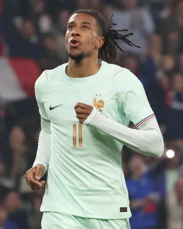 𝐌𝐢𝐜𝐡𝐚𝐞𝐥 𝐝𝐞𝐥𝐢𝐯𝐞𝐫𝐬 𝐨𝐧𝐜𝐞 𝐚𝐠𝐚𝐢𝐧. 😮💨
A brilliant hat-trick to lead France to a 3-1 win over Northern Ireland. 🔥
Upa was as reliable as ever in defence, playing the full 90 minutes. 💪
