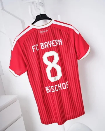 𝑵𝒆𝒘 𝒔𝒆𝒂𝒔𝒐𝒏, 𝒏𝒆𝒘 𝒏𝒖𝒎𝒃𝒆𝒓 8️⃣
Tom Bischof will wear the number 8 from now on 🤝