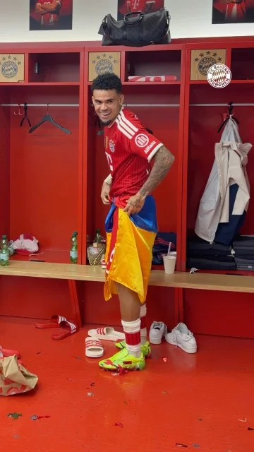 Dancing for 𝒄𝒍𝒖𝒃 & 𝒄𝒐𝒖𝒏𝒕𝒓𝒚 🇨🇴❤️🤍
All the best for tonight’s World Cup Match, Lucho! 💪