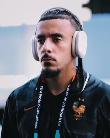 Wishing @MaloGusto good luck ahead of his #FIFAWorldCup semi-final clash tonight against Spain! 🇫🇷💙