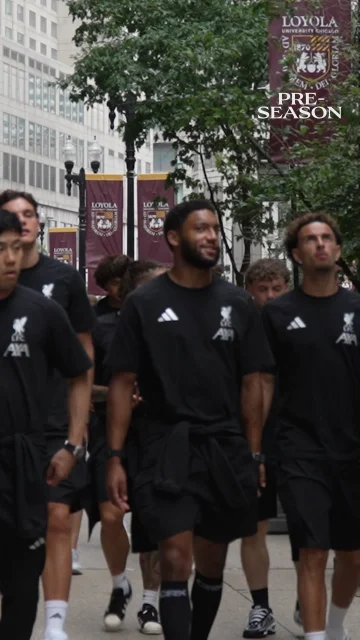 "That is my favourite team!"
A walk around Chicago 🎥