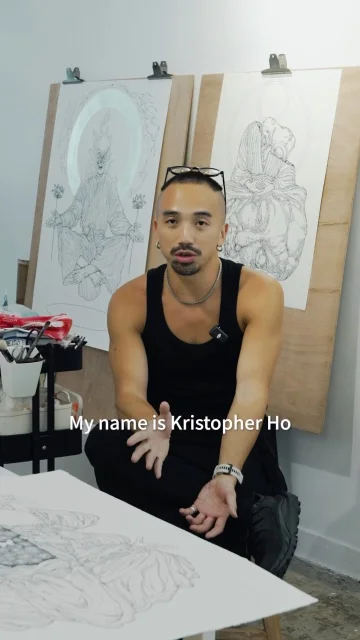 𝑴𝒆𝒆𝒕 𝒕𝒉𝒆 𝒂𝒓𝒕𝒊𝒔𝒕 𝒃𝒆𝒉𝒊𝒏𝒅 𝒕𝒉𝒆 𝒅𝒆𝒔𝒊𝒈𝒏. ❤️
Hong Kong artist Kristopher HO brings traditional Chinese symbolism and mythology to life with a fresh, contemporary take – rooted in local culture!
🤝 @hypebeasthk & @kristopherh