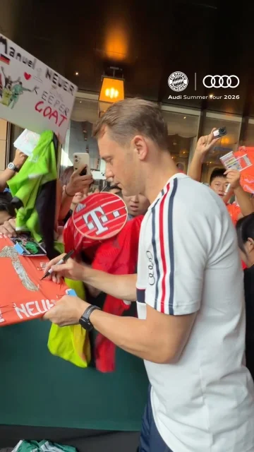 What an incredible reception for Manu in Hong Kong. 🤯 #AudiFCBTour