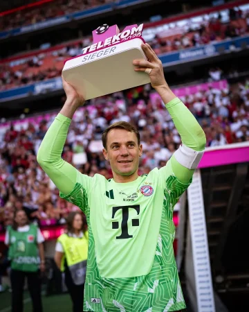 Lifting a trophy never gets old 🏆🙌