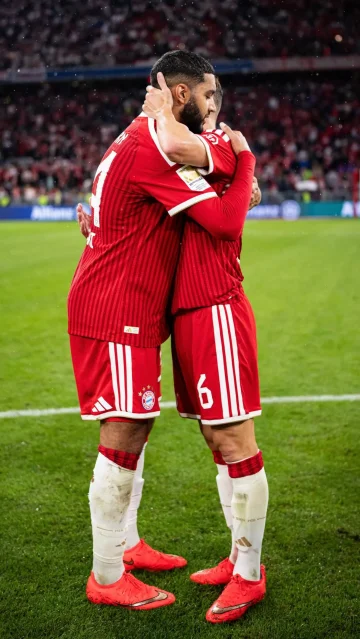 Everyone was happy for Saibari. 🥰
Celebrating his first Bundesliga appearance. 🙌❤️🤍