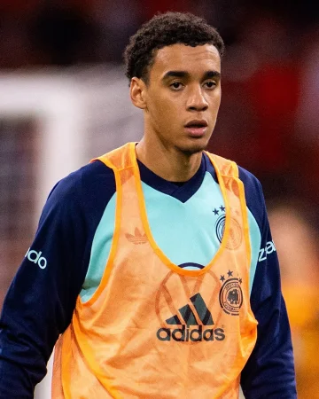 ℹ️ Jamal Musiala has left the national team early following a muscle injury.
Get well soon, @jamalmusiala10! ❤️🍀
🗞️ Link in Bio