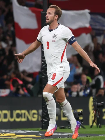 This man is out of this world 🤯 Harry with a brace in his record game for England! 🔥