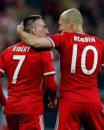 Today's date: 7️⃣ ❤️ 🔟
Happy Robbéry day to all those who celebrate! 💫